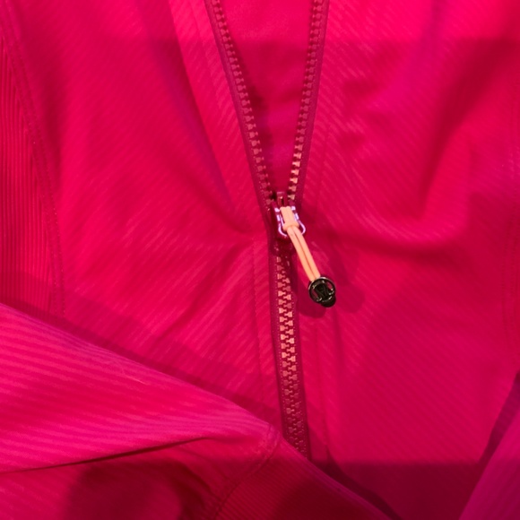LULULEMON Pink in flux reversible jacket ,SIZE 6,NWOT, MSRP$128, HTF color - Picture 3 of 4